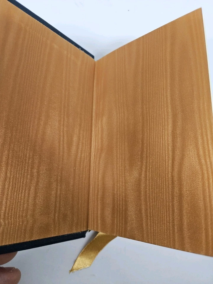 Easton Press Merriam-Webster's Pocket Dictionary Thesaurus Set 2006 - Image 4 of 4