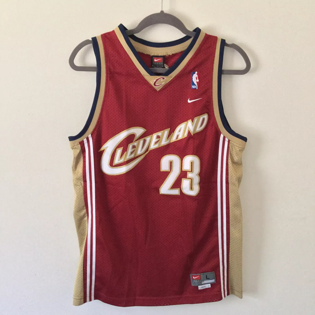 Vintage LeBron James #23 Cleveland Cavaliers Red Swingman Jersey Nike Youth L +2