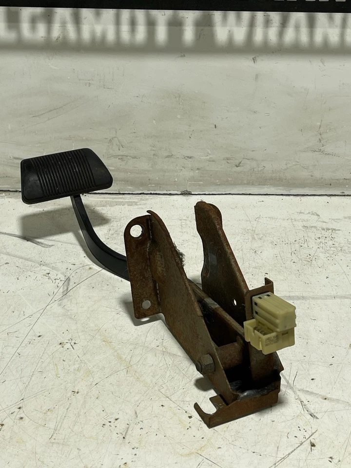 Automatic BRAKE PEDAL Assembly Bracket & Stop Lamp Switch 97-06 Jeep TJ Wrangler - Image 3 of 4