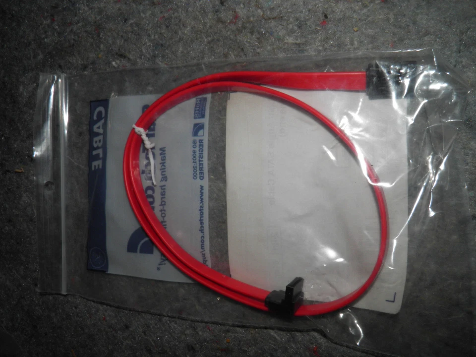 Startech SATA24RA1 24in 61cm Right Angle SATA Red Serial ATA 7 pin Cable NEW - Image 2 of 2