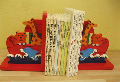 2 x Arche Noah Tier Buchstützen 19 cm rot bemalt Holz Giraffe, Tiger Katze, Delfin