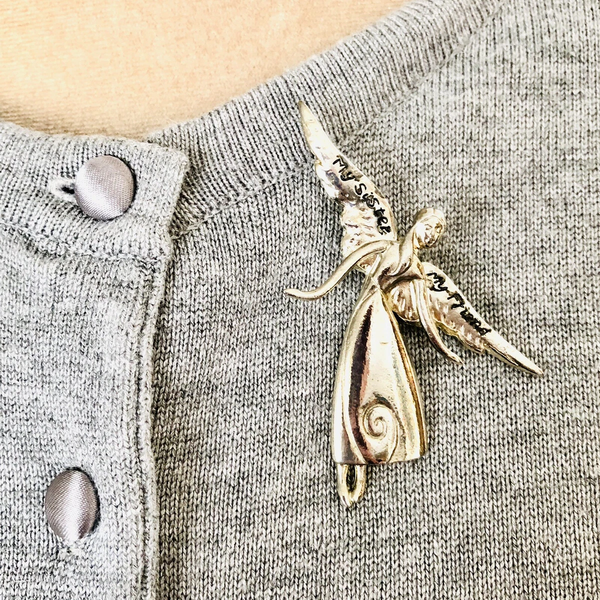 Friends brooch online