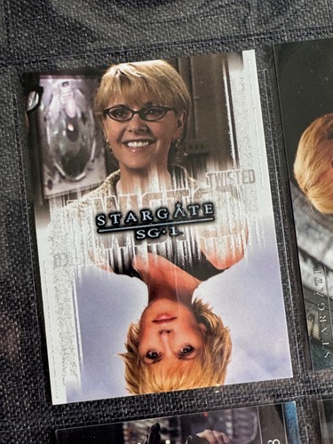 Stargate sg-1 season 8, Rittenhouse – 9 autos, 8 costumes, relic, case topper ++ - Picture 13 of 24