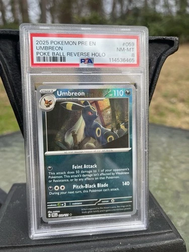 2025 POKEMON PRE EN-PRISMATIC EVOLUTIONS POKE BALL REVERSE HOLO UMBREON PSA 8