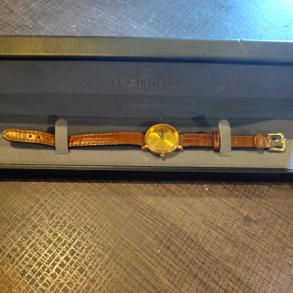 Reloj Le Chateau Vintage Diamante Genuino - Chapado en Oro 18K - 2011L Batería Nueva Foto 2 de 4