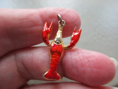 GROSSER VINTAGE RETRO NIEDLICHER GOLDFARBENER KALTBEMALTER EMAILLE HUMMERANHÄNGER CHARM ANHÄNGER