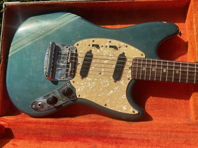 Fender 1969-1970 Competition Mustang Guitar Daphne Blue W