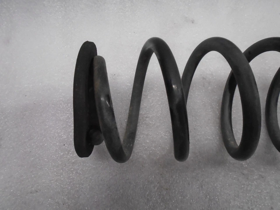 Muelle helicoidal trasero derecho o izquierdo Volkswagen Jetta 2005-2018 OEM VI61151 Foto 2 de 4