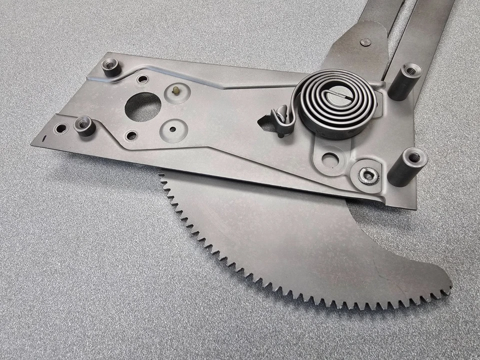 MUY BONITO REGULADOR VENTANA ELÉCTRICA PUERTA PASAJERO PORSCHE 911 912 ORIGINAL 69-72 1 Foto 3 de 4