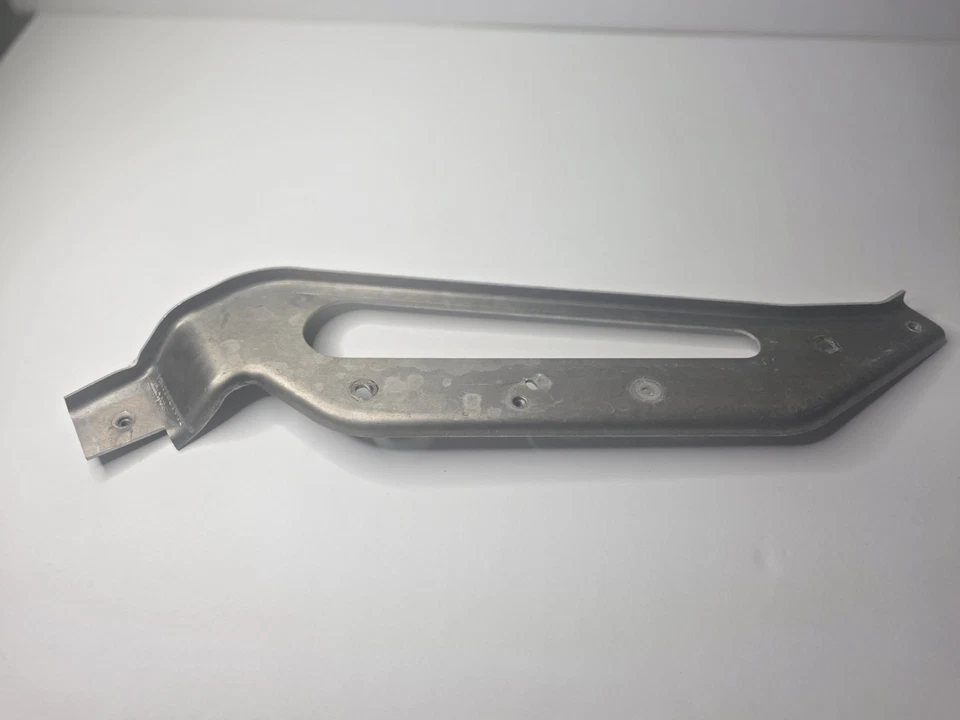 КРОНШТЕЙН ДЛЯ ФАРЫ ПРАВОСТОРОННЕГО ПАССАЖИРА ROLLS ROYCE CULLINAN  - Изображение 4 из 4