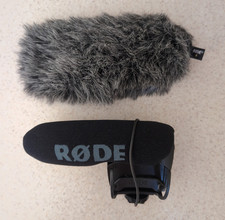 Rode VideoMic Pro On-Camera Shotgun Microphon...