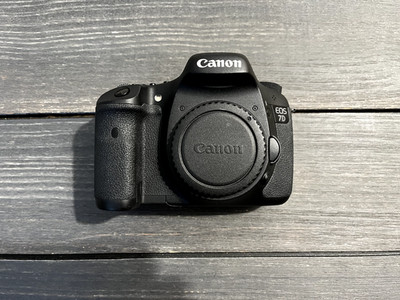 CANON EOS 7D CAMERA EF 28-135 IS USM KIT