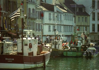 CPSM GF 56 - BELLE-ILE-EN-MER (Morbihan) - LE PALAIS - Le Port (Drakkar, Venus)