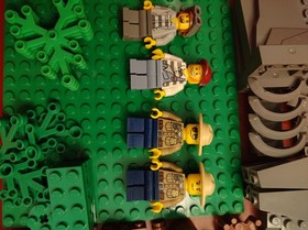 LEGO City: Robber's Hideout (4438) 99.5% complete with minifigs