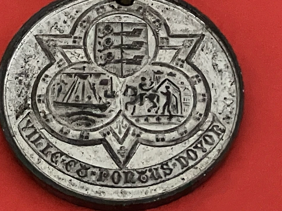 Medalla de asistencia Dover Kent en plata Foto 3 de 4