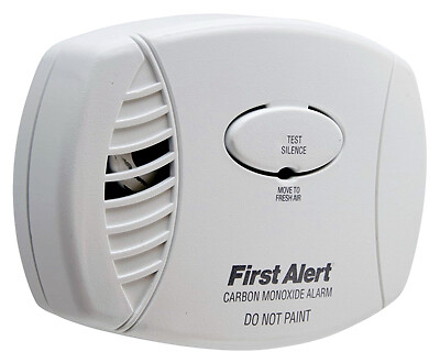 First Alert 1039734 Carbon Monoxide Alarm, Plug-In w/Battery Backup - Quantity