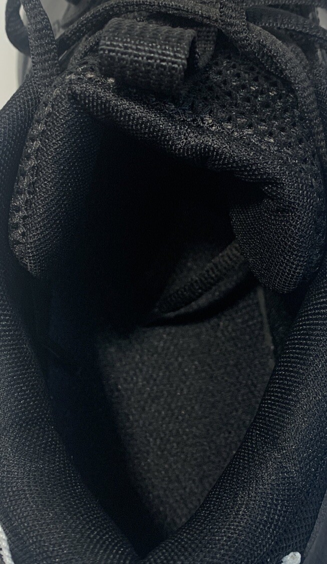 Men's Size 11.5 Under Armour Black Basketball Sneakers UA Lockdown 6 3025616-003