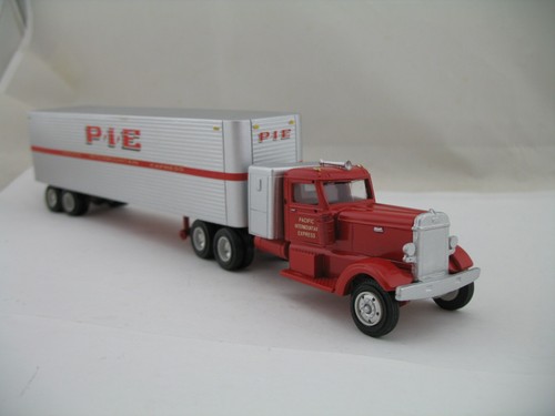 DeHanes Model Truck 930: Peterbilt Iron Nose Semi, w/ PIE Trailer, Boxes - Picture 13 of 18