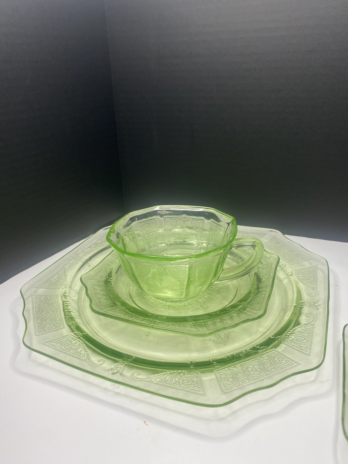 Vintage Anchor Hocking Princess Green Uranium Glass Cups And Plate Set