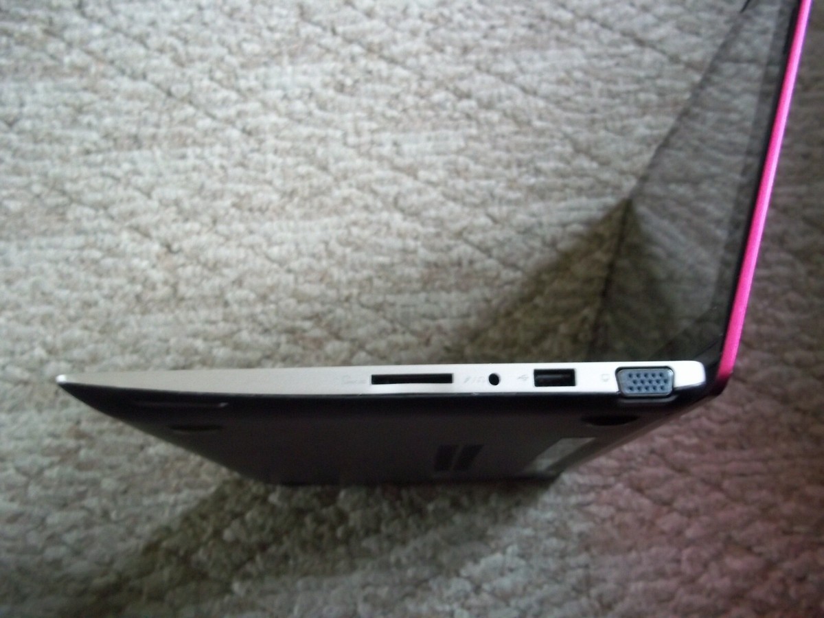 付属品付き　ASUS X202E ASUS VivoBook X202E-DH31T 11.6in. (500GB, Intel Core i3 3rd