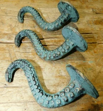 2 Cast Iron OCTOPUS TENTACLE Wall Hooks Bathroom Towel Hook Nautical Coat Key