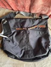 Esprit Borsa a tracolla nera in nylon/ecopelle con bordo scuola laptop vintage
