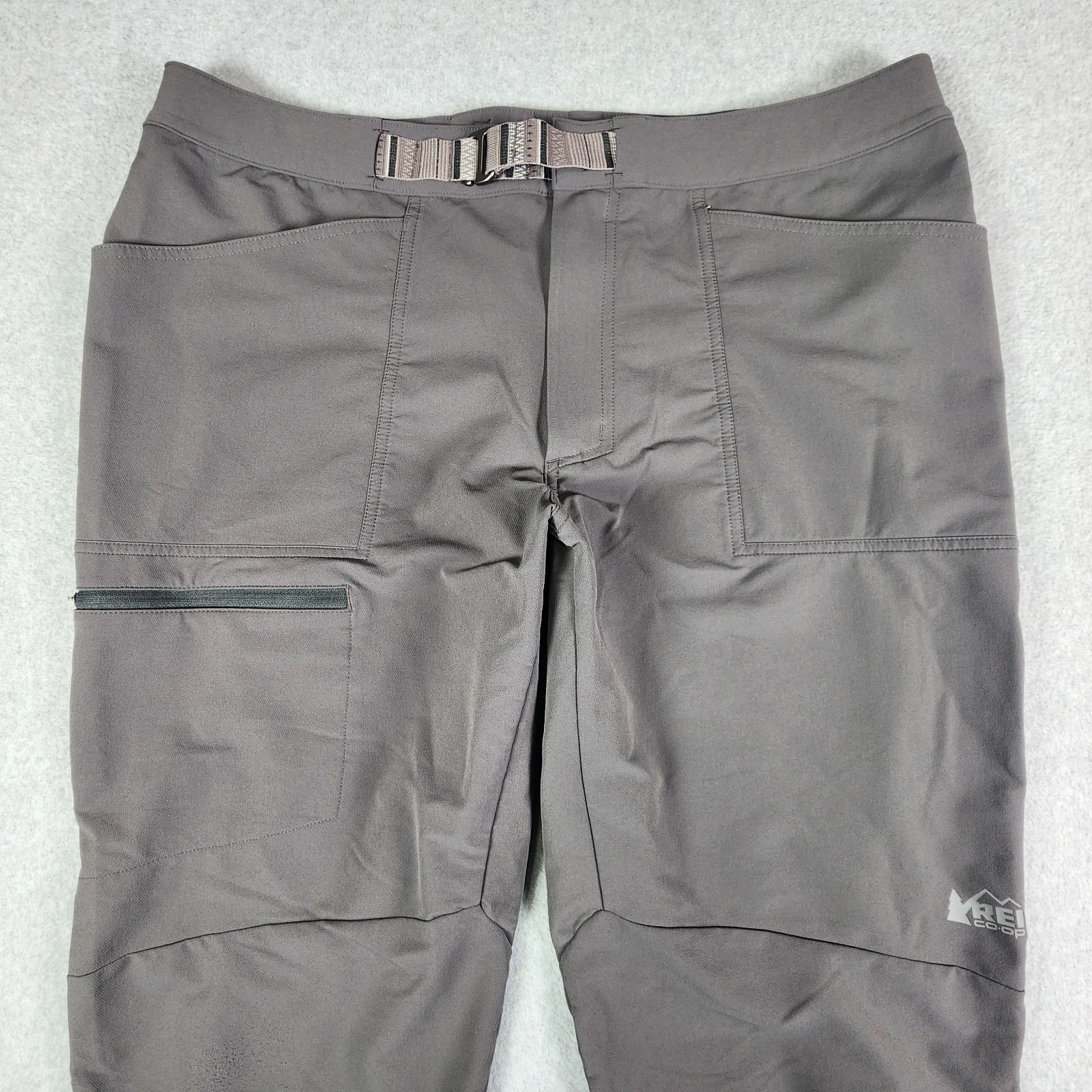 REI Co-Op Activator V2 Soft Shell Pants Mens 40x32 Gray Hike Semi Fitted Pockets
Opens in a new wind