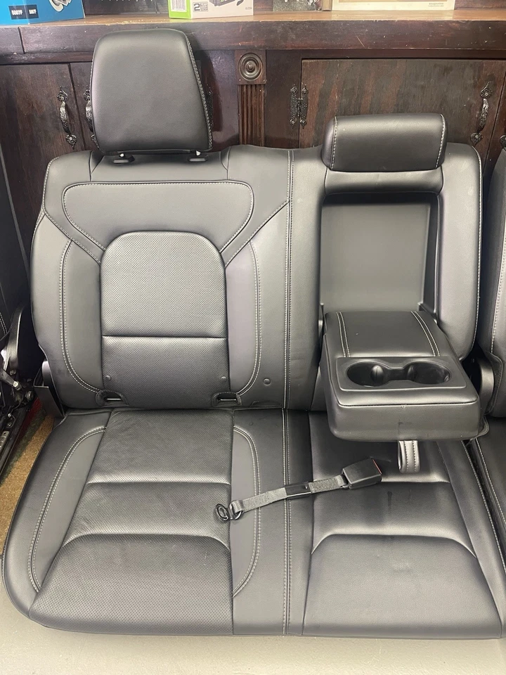 Ram 1500 Rebel 2019-2024 asientos de cuero térmico negros con costuras blancas juego completo Foto 4 de 4