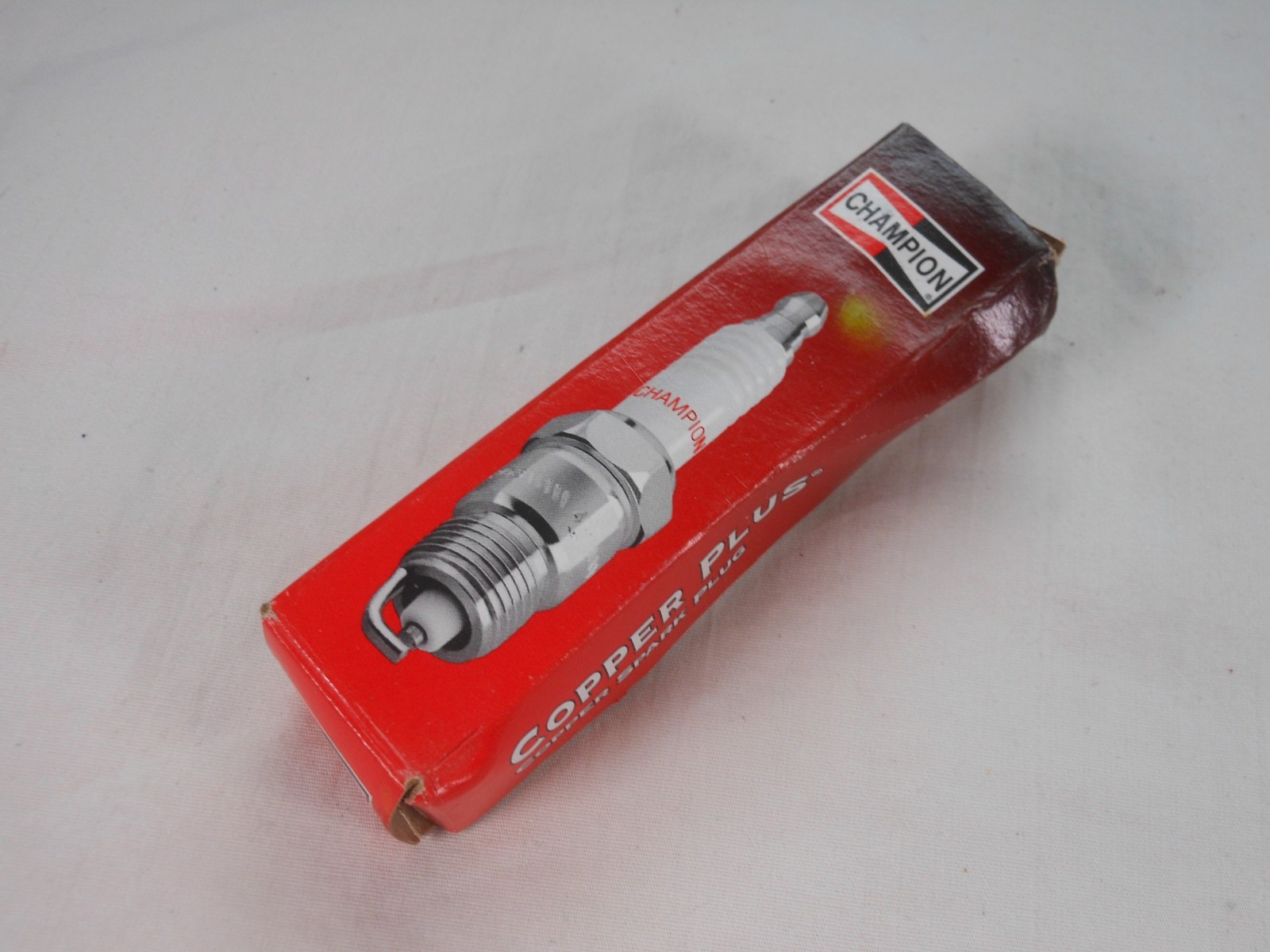 Champion Spark Plug, RJ19LM, 868.   bin G2