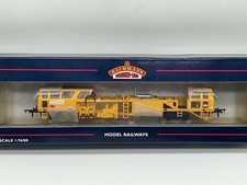 Bachmann 36-160 Non-Motorised Yellow Plasser Tamping Machine Brand New Boxed