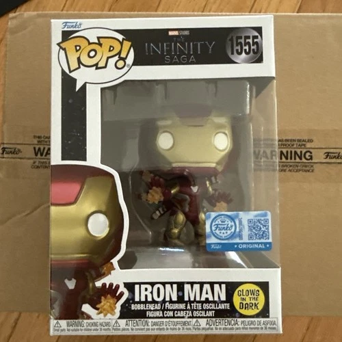 The Infinity Saga Funko Pop! Iron Man Glow Exclusive #1555 +  Protector