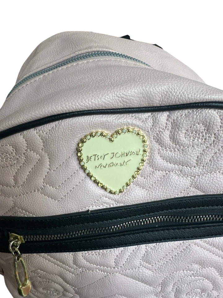 Сумка для подгузников Betsey Johnson рюкзак розовая/черная сумка с брелоками для смены - Изображение 2 из 4