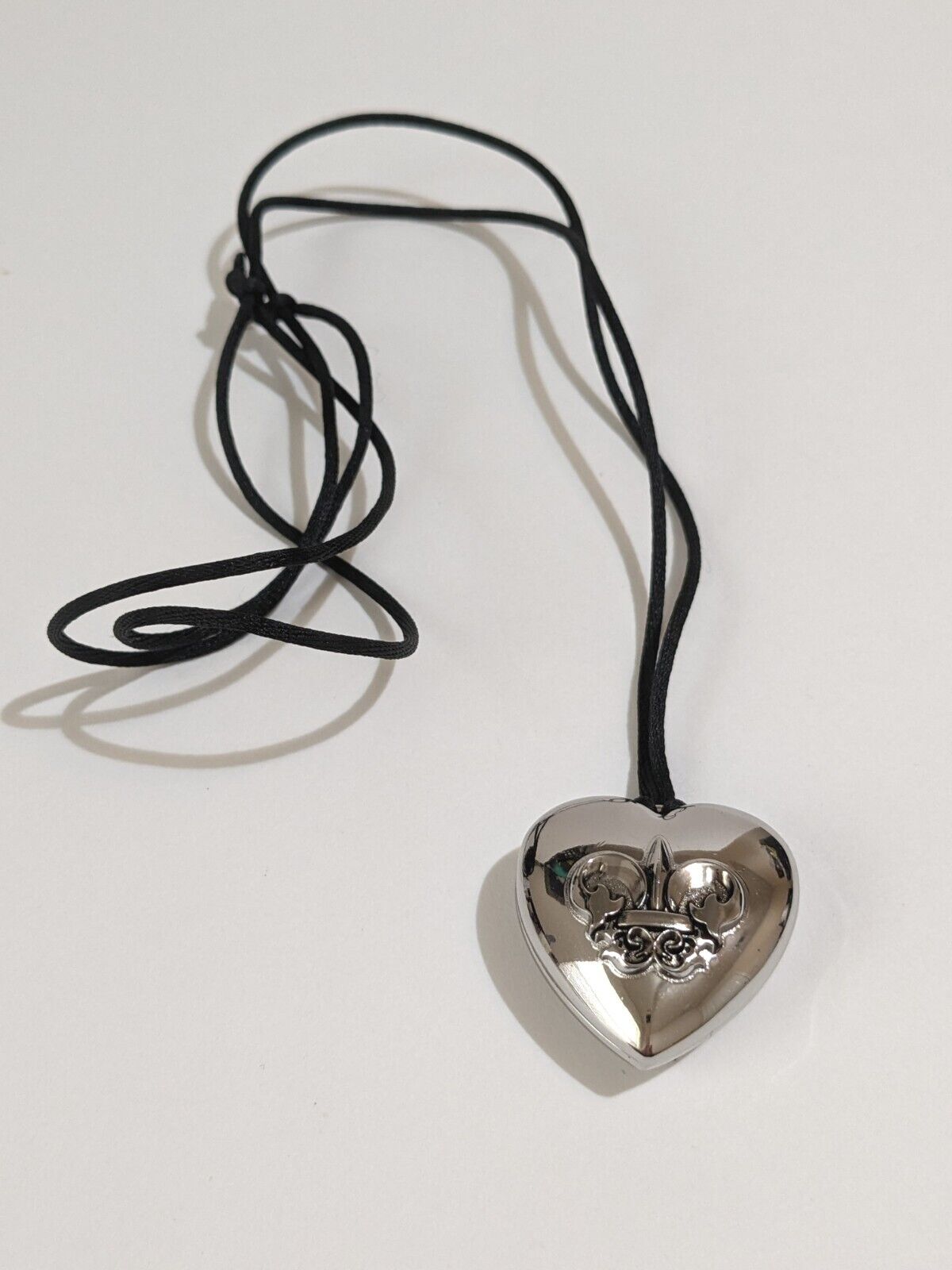 Avon Outspoken By Fergie Solid Perfume Fleur De Lis Heart Locket Cord Necklace
