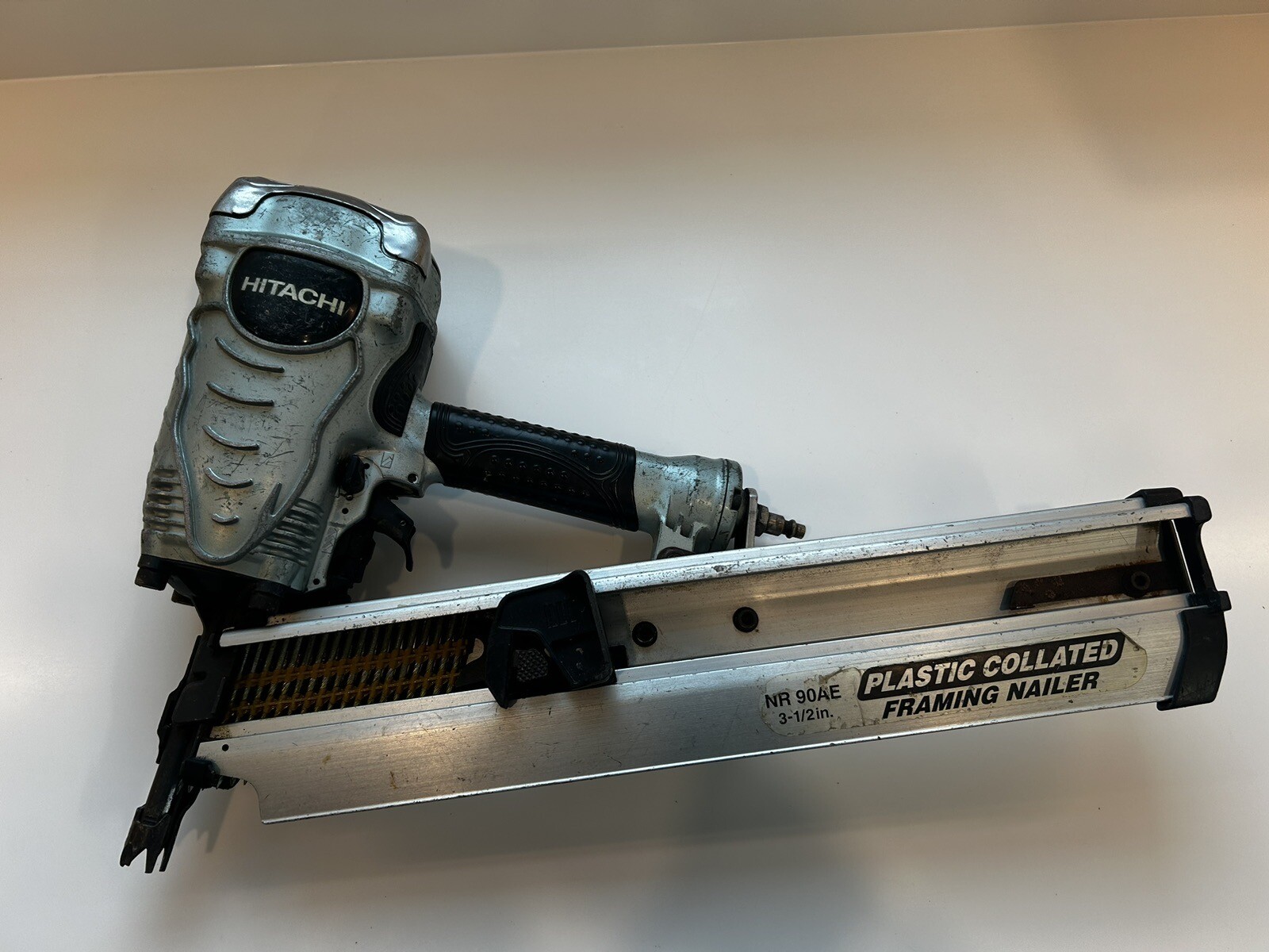 Hitachi NR90AE 2" to 31/2" Strip/Framing Nail Gun Works Great Retired