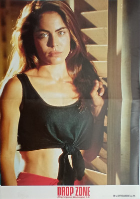 E273 Aushangfoto (30 x 42 cm)  Yancy Butler - Drop Zone