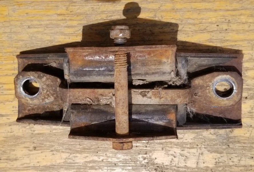 Крепление коробки передач на поперечный член Galaxie 500 LTD XL Ford 68 1968 67 1967 - Изображение 2 из 4