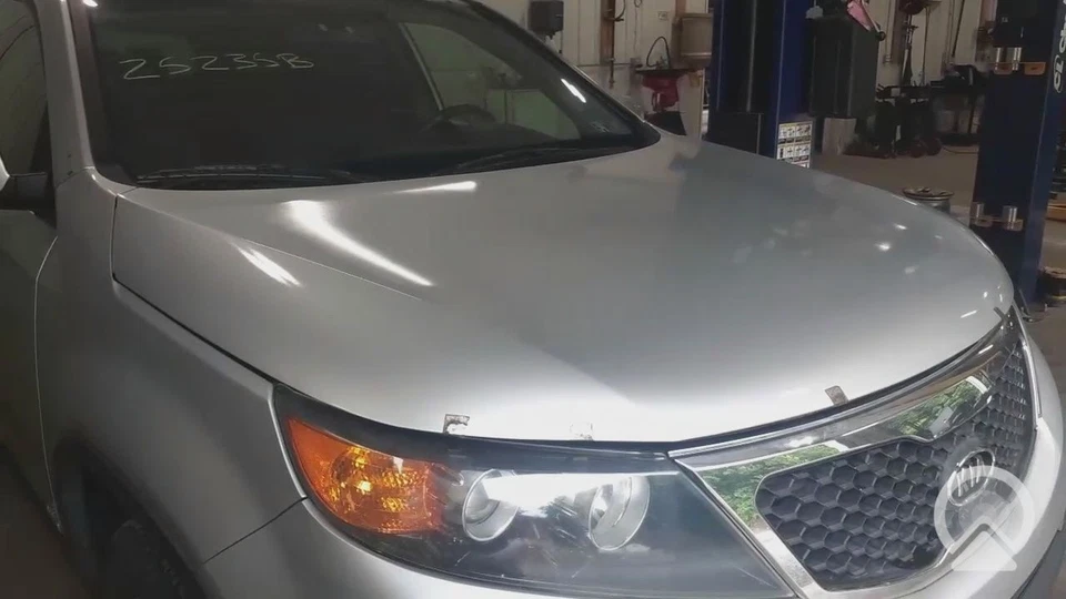 2011-2015 Kia Sorento Front Hood Panel Hood Bonnet Bright Silver-3D Minor Marks - Image 3 of 3