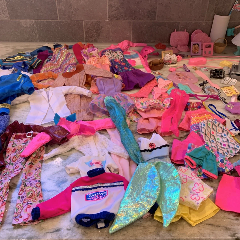 Huge Lot of 100+ Barbie & Fashion Doll Clothes Shoes Accessories 80s 90s - Image 4 of 4