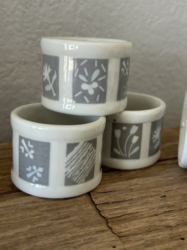 Set (7) Town & Country Linen Ceramic Napkin Rings Floral Print Gray & White 741 - Picture 3 of 10