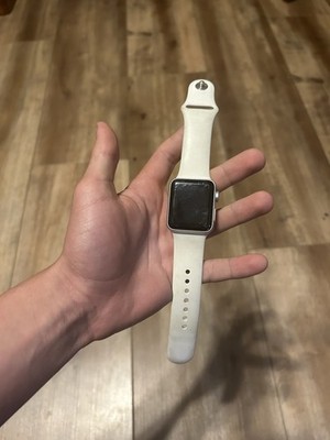 Apple Watch Series 3 38mm Silver Aluminum White Band GPS Water-Resistant