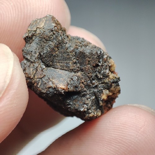 Genthelvit (ein extrem seltenes Erdmineral) Kristall mit schönem Wuchs - Zagi Montierung - Bild 8 von 11