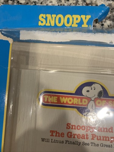Vintage 1986 SNOOPY and THE GREAT PUMPKIN Worlds of Wonder BOOK & CASSETTE - Picture 2 of 6