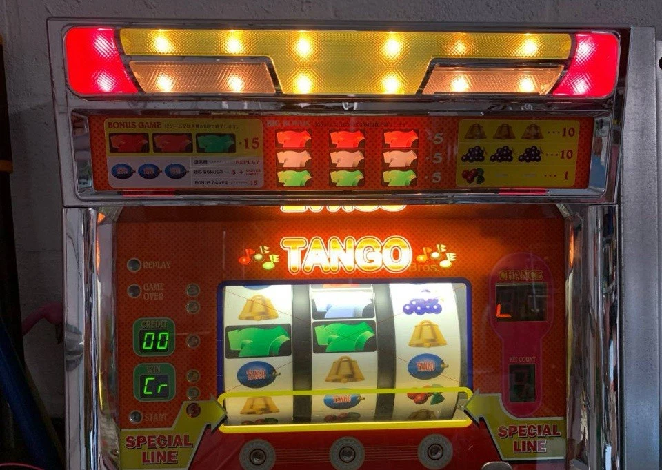 TAKASAGO - ZDC3 - MURAKMI TANGO 777 PACHISIO JAPONÉS TAMAÑO COMPLETO TOMA CUARTOS Foto 4 de 4