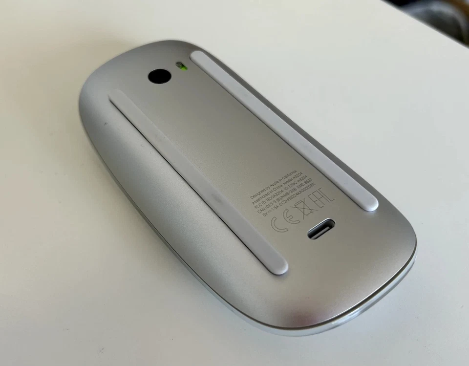 GENUINE BRAND NEW APPLE WIRELESS MAGIC MOUSE - WHITE MULTI-TOUCH SURFACE UNUSED - Image 3 of 3