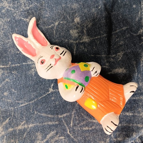 Vintage 1977 Ceramic Easter Bunny Figurine E.T. (small spot shown in pictures) - Imagen 4 de 22