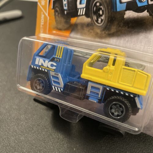Matchbox MBX Construction 3/20 MBXcavator Blue & Yellow Die-Cast Toy 33/125 - Picture 4 of 10