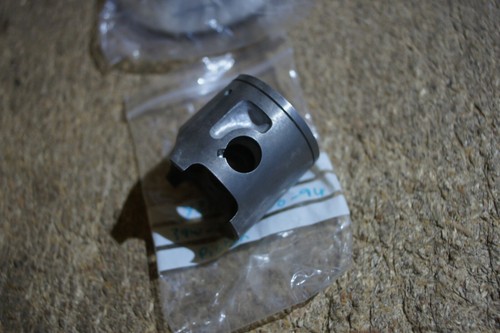 YAMAHA YZ125 83-84 PISTON STD 39W-11631-00-94 NOS - 第 1/4 張圖片