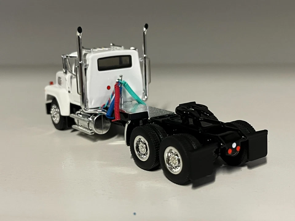 DCP WHITE FORD LTL 9000 DAY CAB 1/64 NEW NO BOX - Image 2 of 2