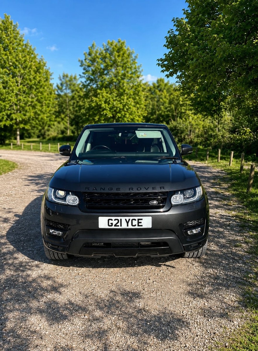 Land Rover Range Rover Sport 3.0 HSE auto 4wd 5 door glass roof metallic paint full service