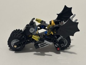 LEGO Batman: The Batcycle: Harley Quinn's Hammer Truck  (7886) No Minifigs
